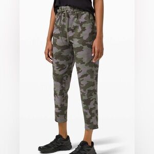 Lululemon Keep Moving Pant 7/8 High-Rise Heritage 365 Camo 10 Green Purple